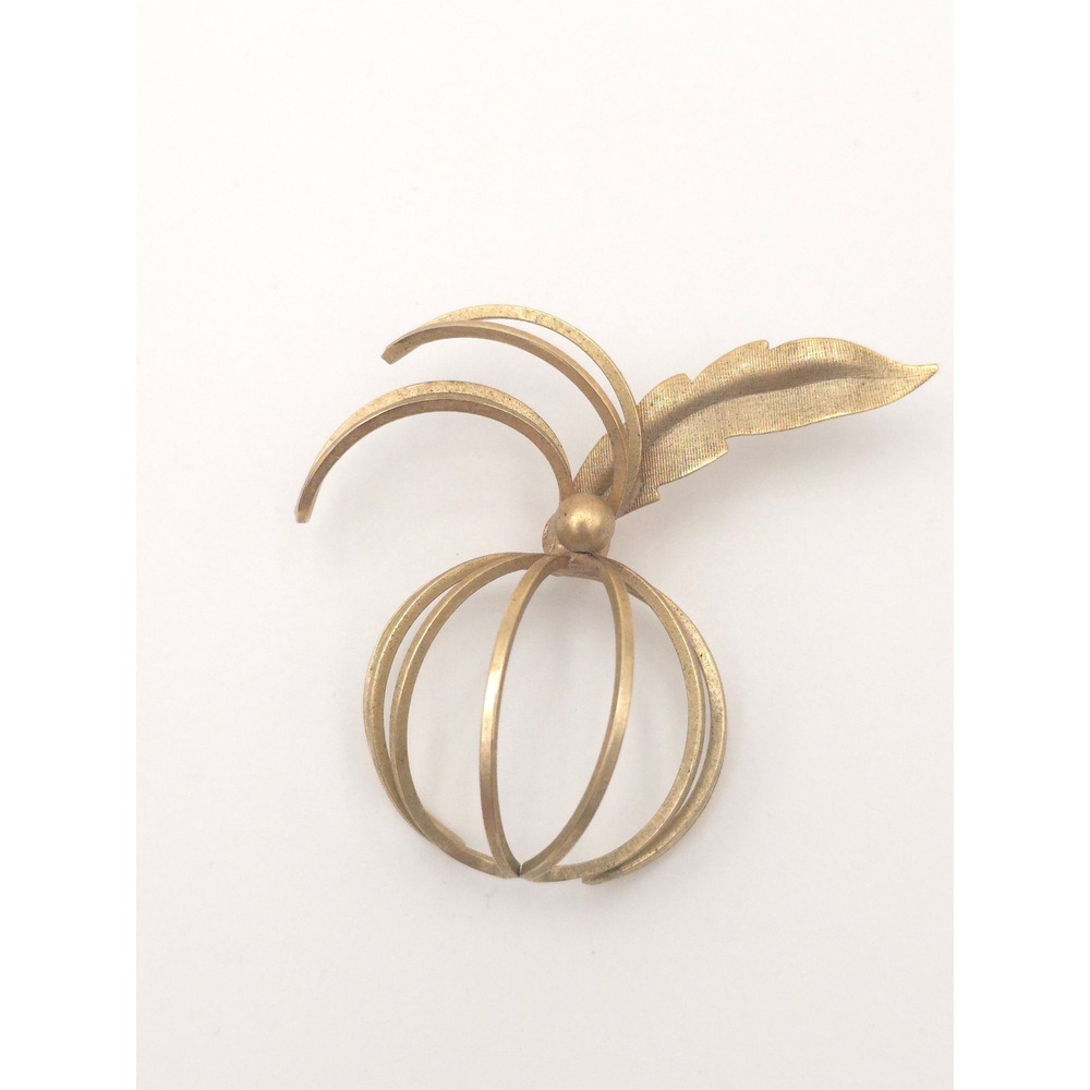 Vintage Gold Tone 3D open wire Pumpkin Apple Fruit Brooch Pin Florentine leaf